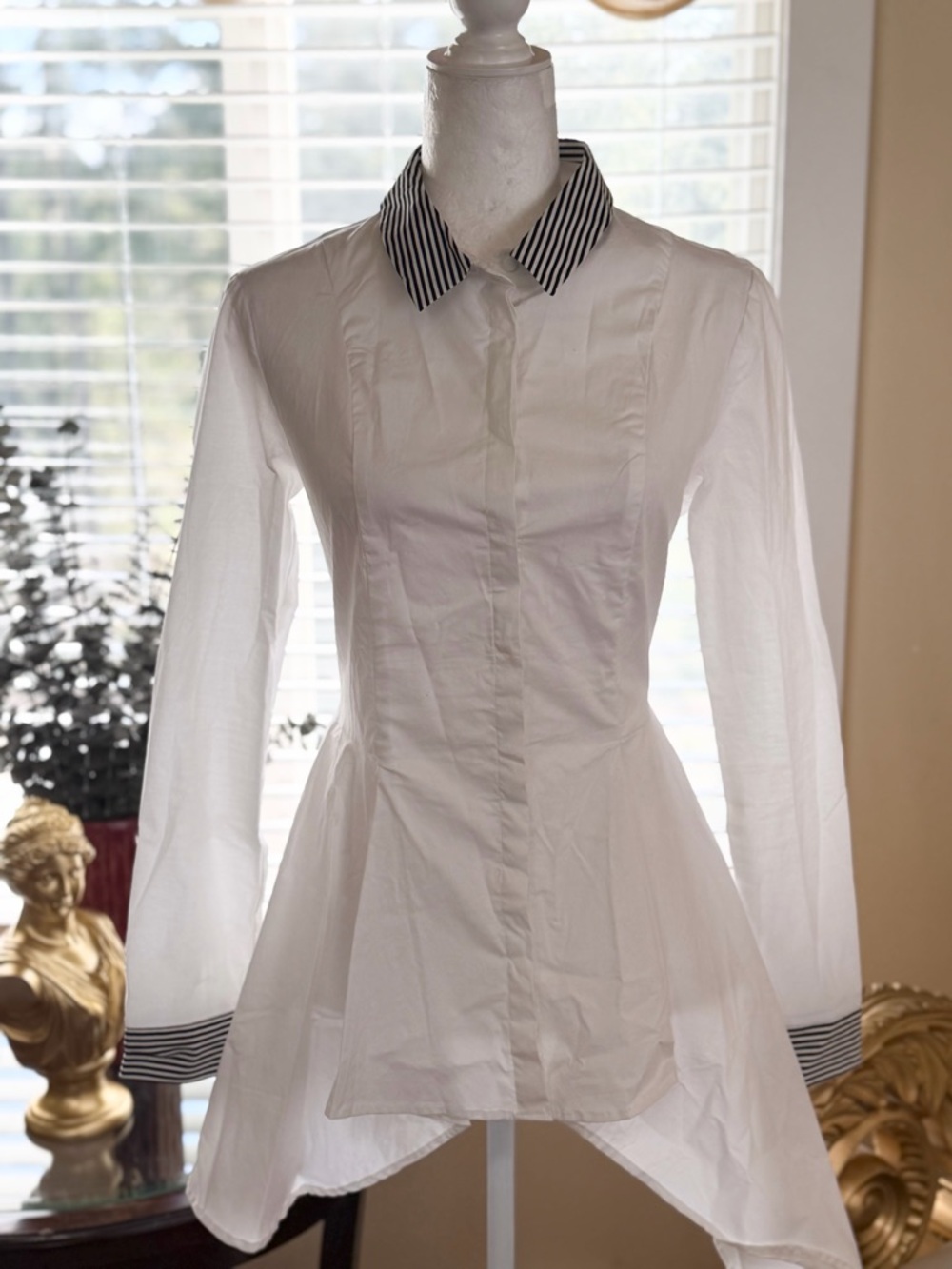 DO+BE White Button-Back Shirt with Black Striped Collar Top